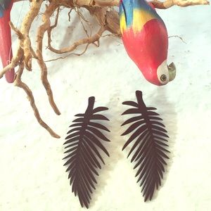Black resin leaves earrings. Only 3 left!